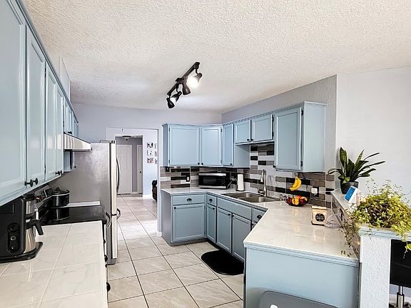 5th image of 1223 Meadow Wood Dr