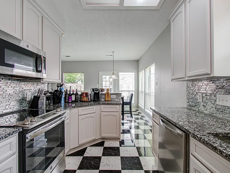 3043 W Hampton Dr — Photo 16