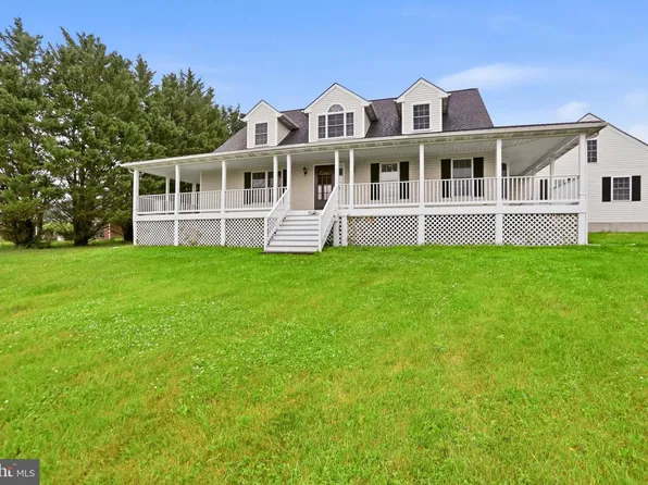 33 Eldridge Ln, Charles Town, WV 25414