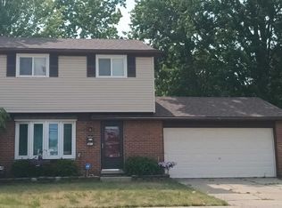 561 N Wildwood St, Westland, MI 48185