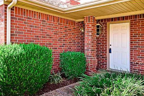 2nd image of 16 W Prairie Dunes Ct