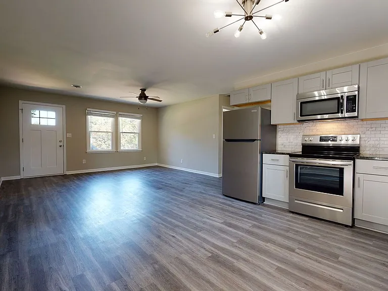 1806 Midwood Dr — Photo 5