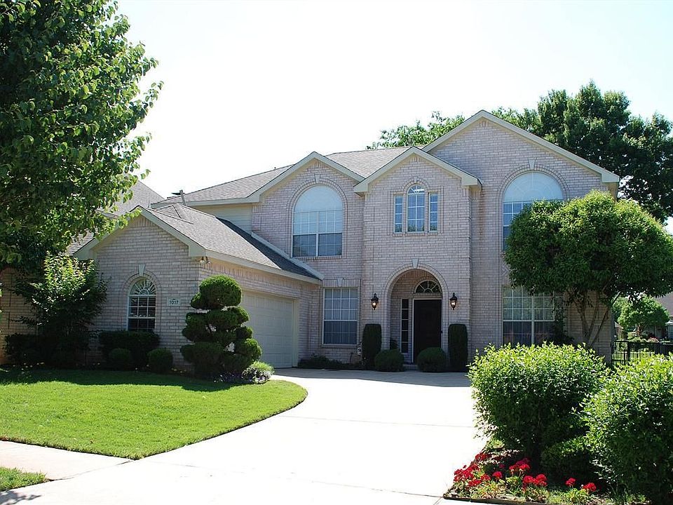1st image of 1017 Palm Desert Dr