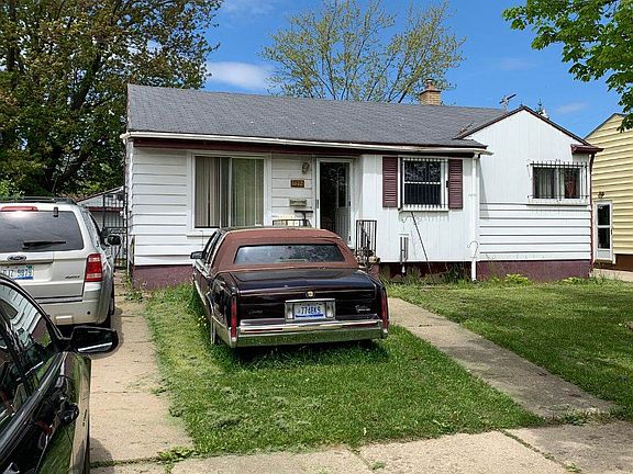 2nd image of 1922 W Stewart Ave