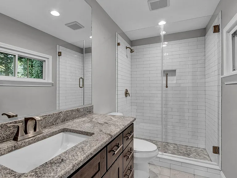 2451 Boone Ave — Photo 9