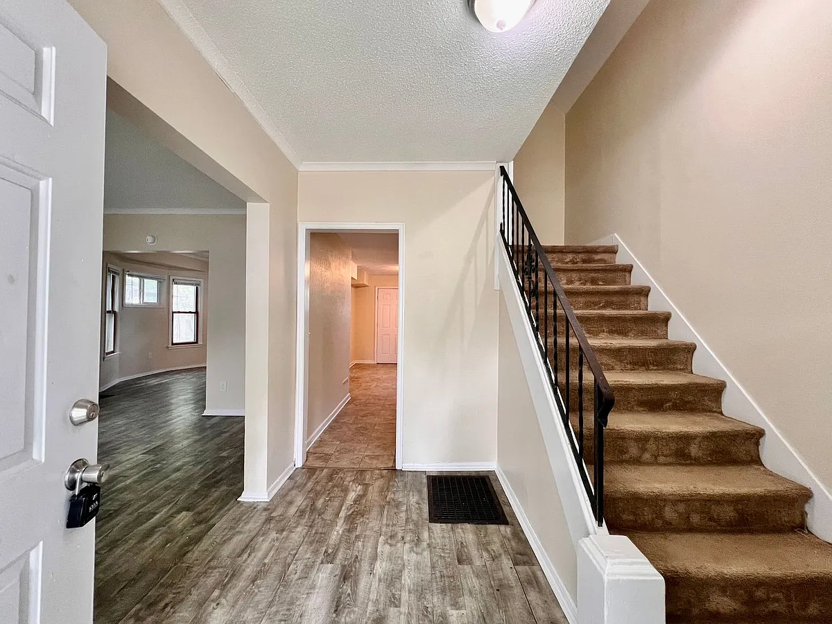 Building Photo - 4129 Vermaas Ave