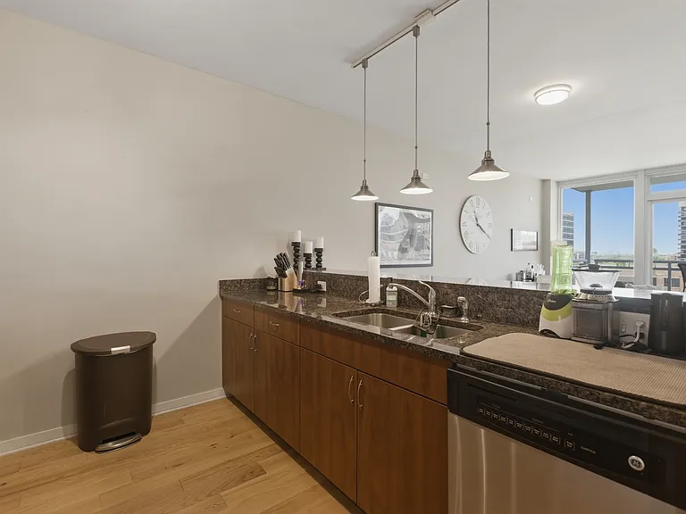 757 N Orleans St #705 — Photo 4