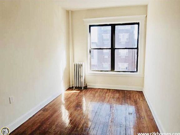 3rd image of 3038 30th St #4L