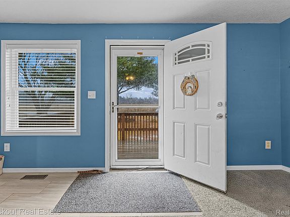 3rd image of 8052 Irish Rd