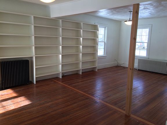 4th image of 271 Tinker St