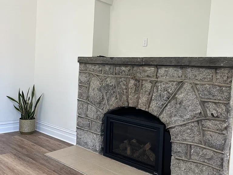 1012 Dupont St — Photo 7