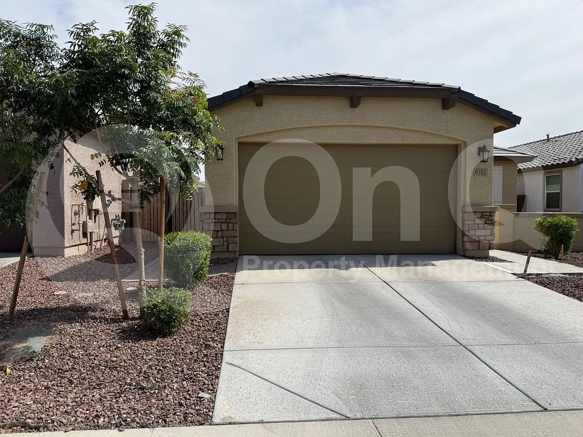 Building Photo - 9357 W Glenrosa Ave