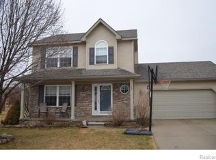 10078 Heatherway Dr, Pinckney, MI