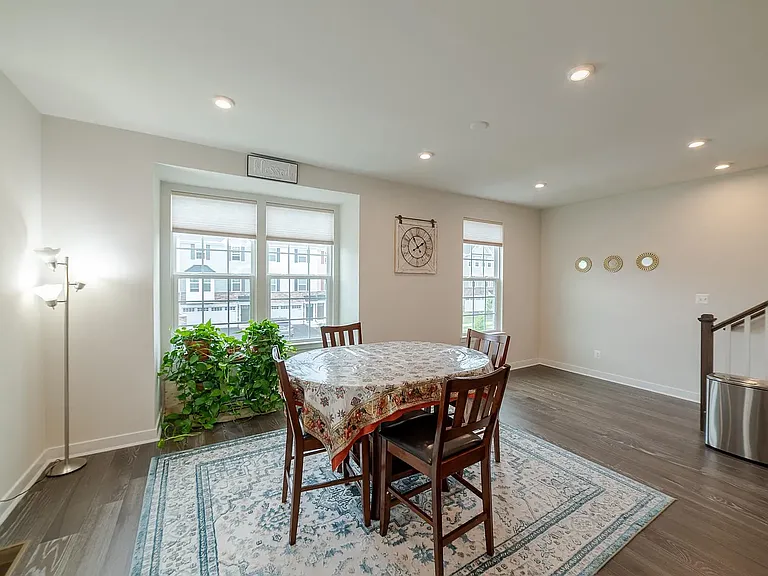 310 Theodora Way — Photo 5
