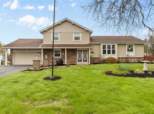 8 Hardwood Ln, Rochester, NY 14616