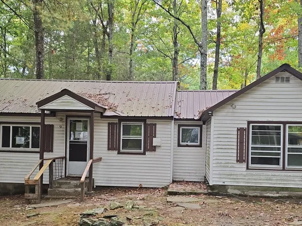 9 2nd Rd, Hawley, PA 18428