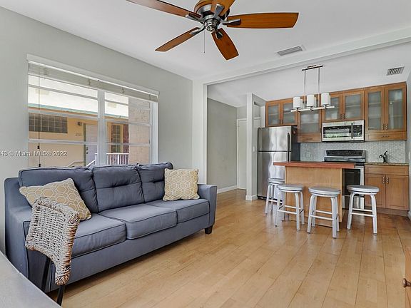 3rd image of 1337 Euclid Ave APT 208