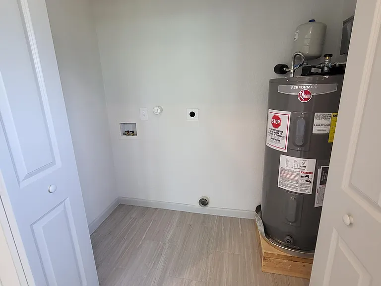 647 Hammond Ave #101 — Photo 18