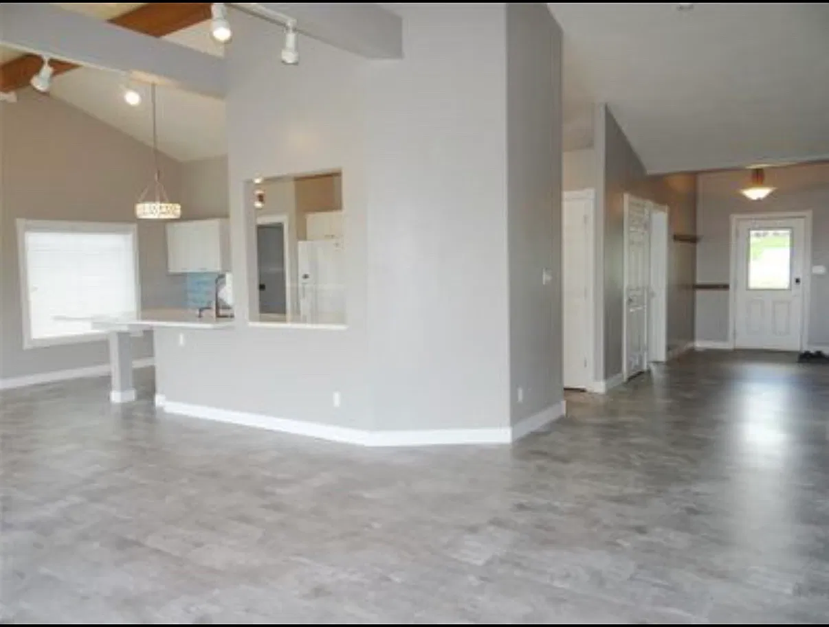 2705 Greenbriar Dr — Photo 4