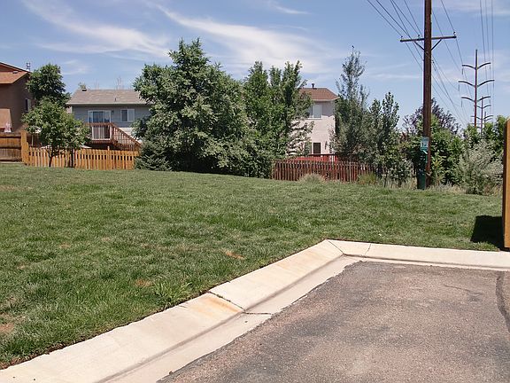 FRIENDLY DOG WALKING AREA