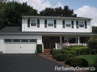 11 Daisy Ct, Nanuet, NY 10954