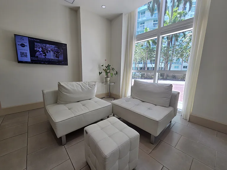 2000 N Bayshore Dr #507 — Photo 33