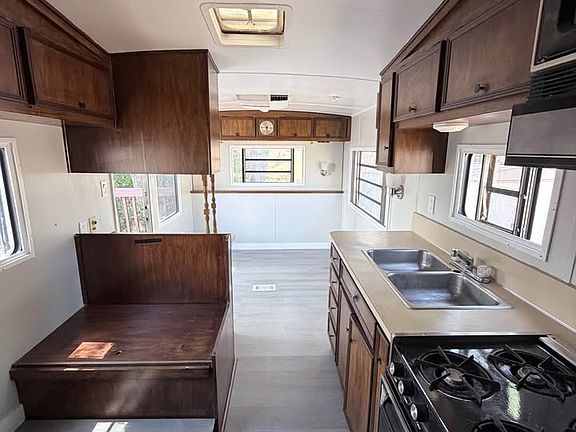 5th image of 1020 E Main St #3