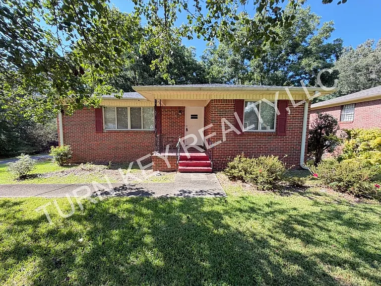 320 Park Rd — Photo 1