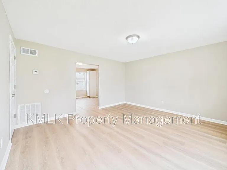 9042 Maple Grove Rd — Photo 8