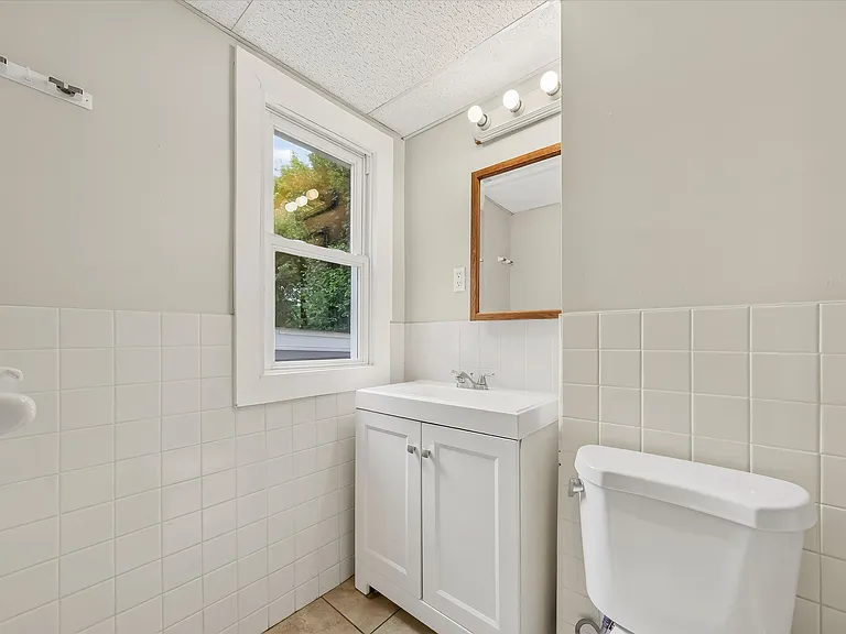 68 Catharine St — Photo 20