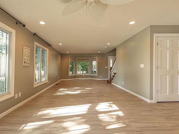 4th image of 7681 Barbara Ct