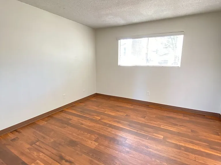 Oak Valley Apartments — Photo 11
