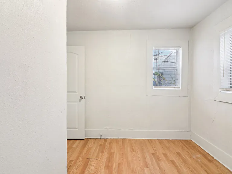 1906 Grainger St #1906 — Photo 23