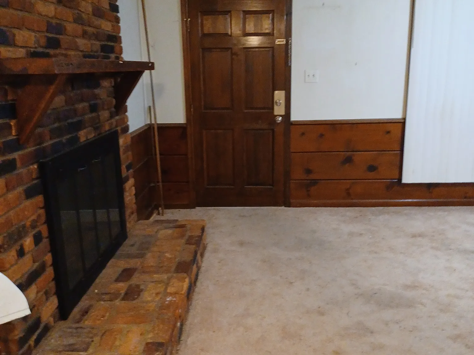 3915 Greenleaf St — Photo 2
