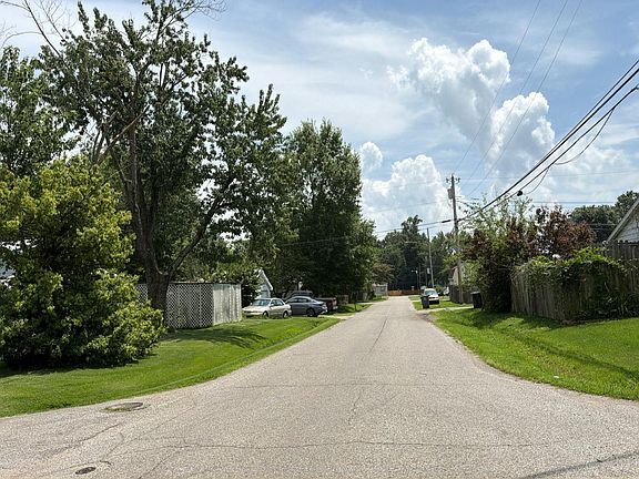 4th image of 4010 Kathleen Ave
