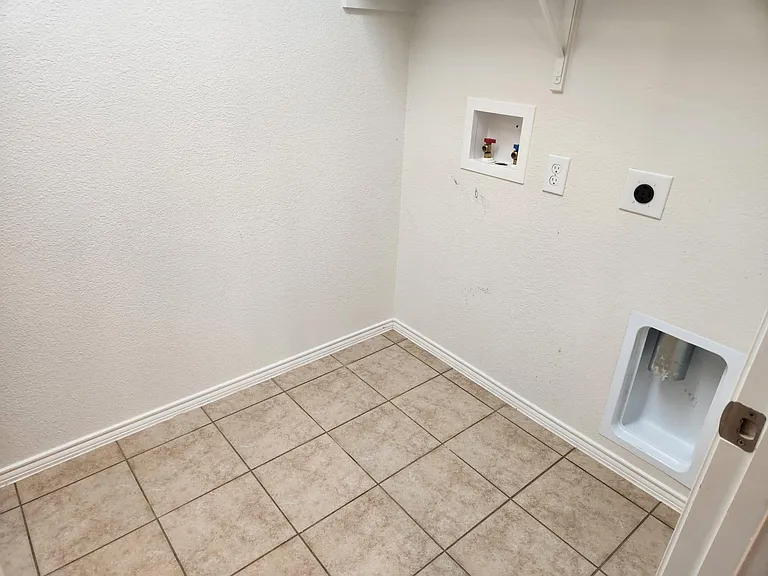 5716 Talons Crest Cir — Photo 30