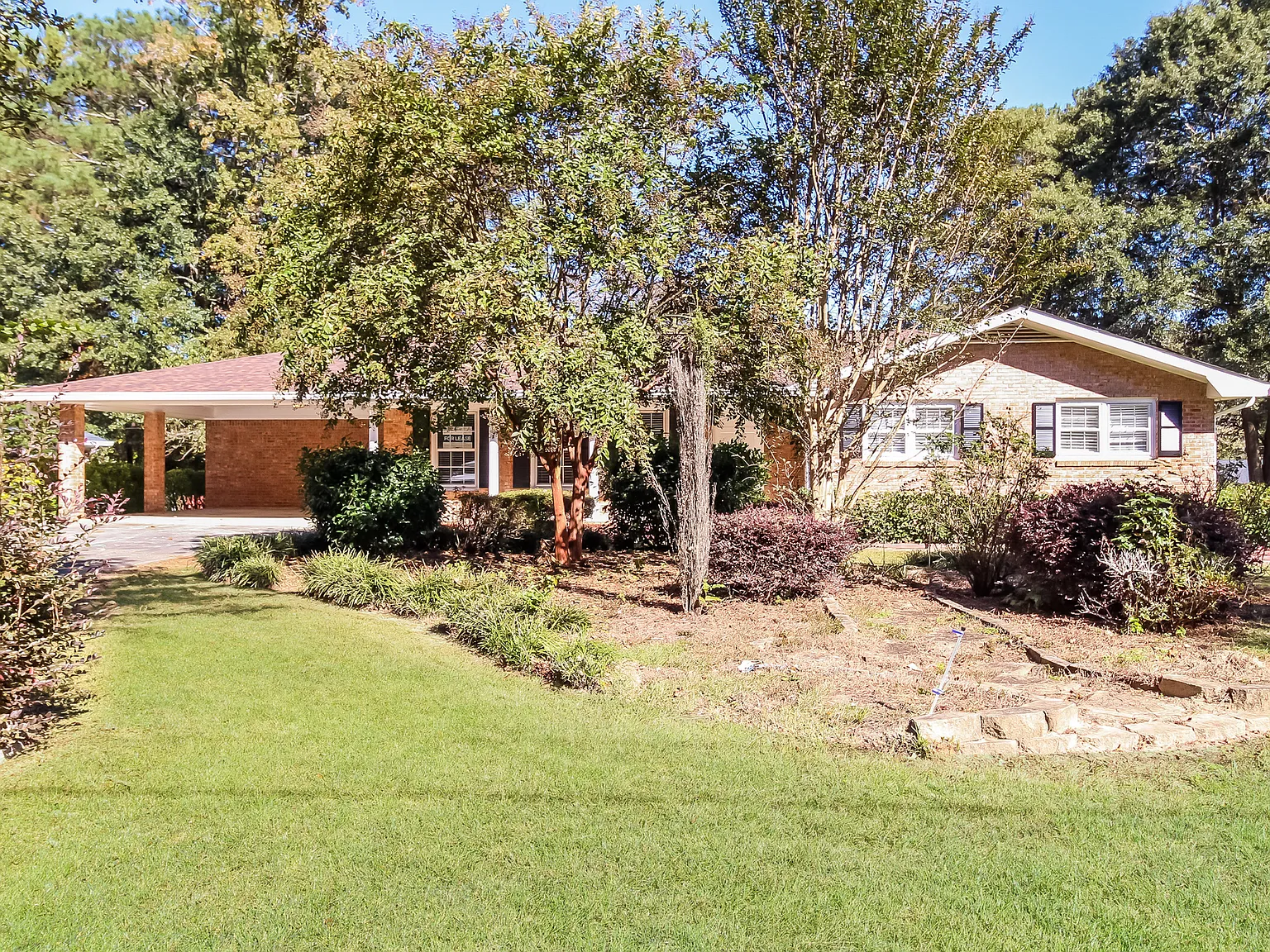 3 bed, 2432 sqft, $1,995 — Photo 2