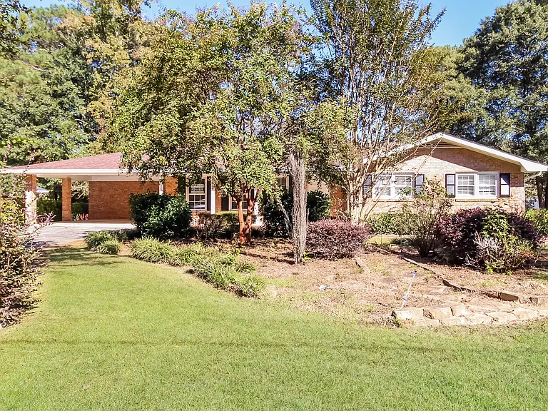 1634 Rhonda Ln — Photo 2