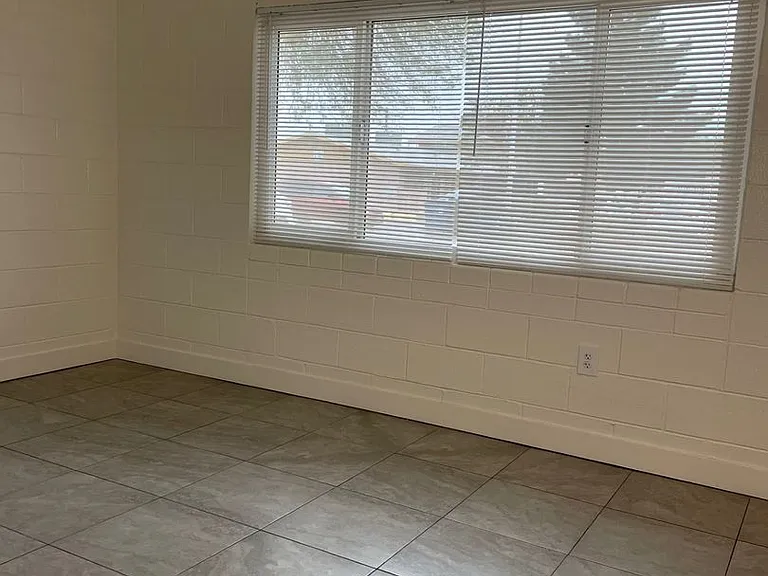 2100 N Daley St — Photo 3