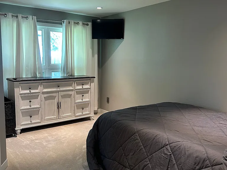 306 Regina Ave S #1 — Photo 10