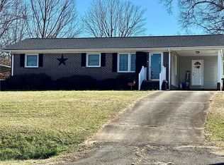 512 Overbrook Dr, Seneca, SC 29678