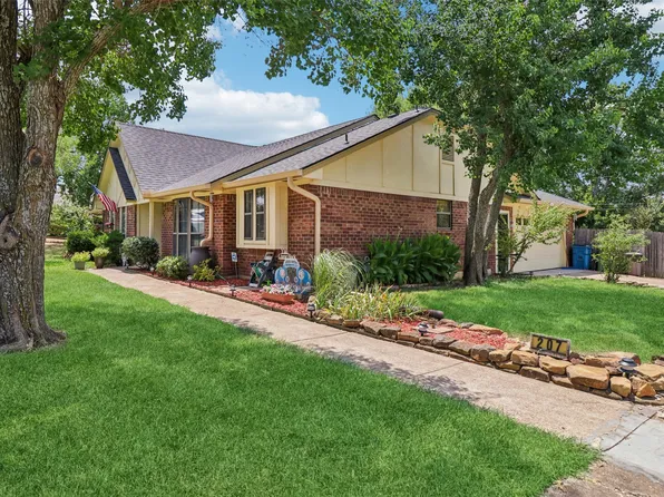 207 Stone Canyon Dr, Highland Village, TX 75077