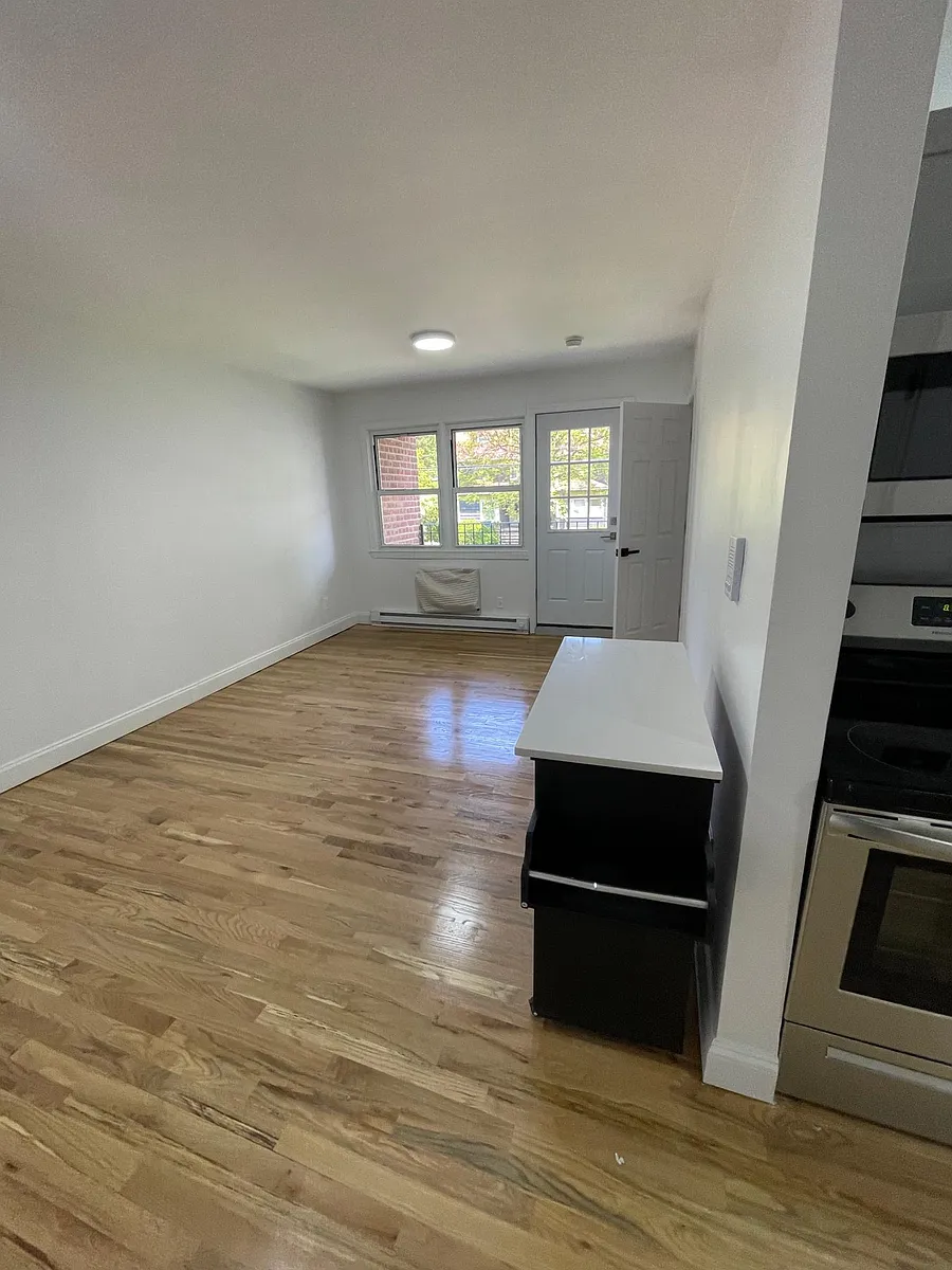 Building Photo - 30 Archer Ave #3A