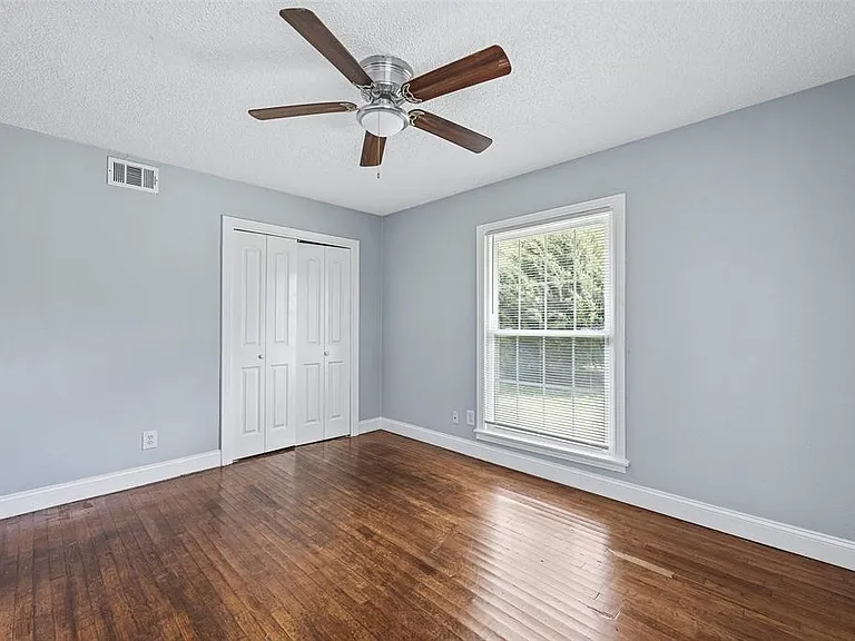 325 Paddy St — Photo 14