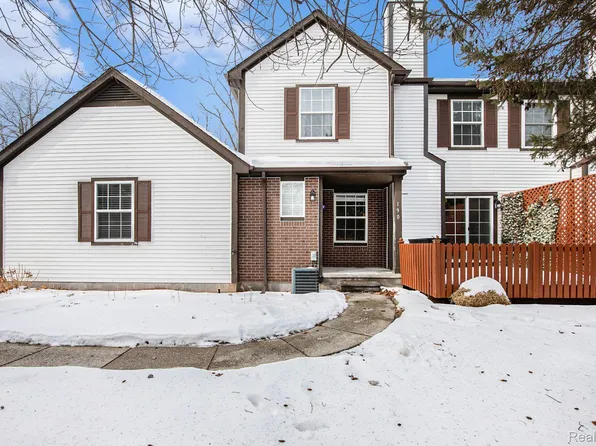 190 Barrington Cir, Lake Orion, MI 48360