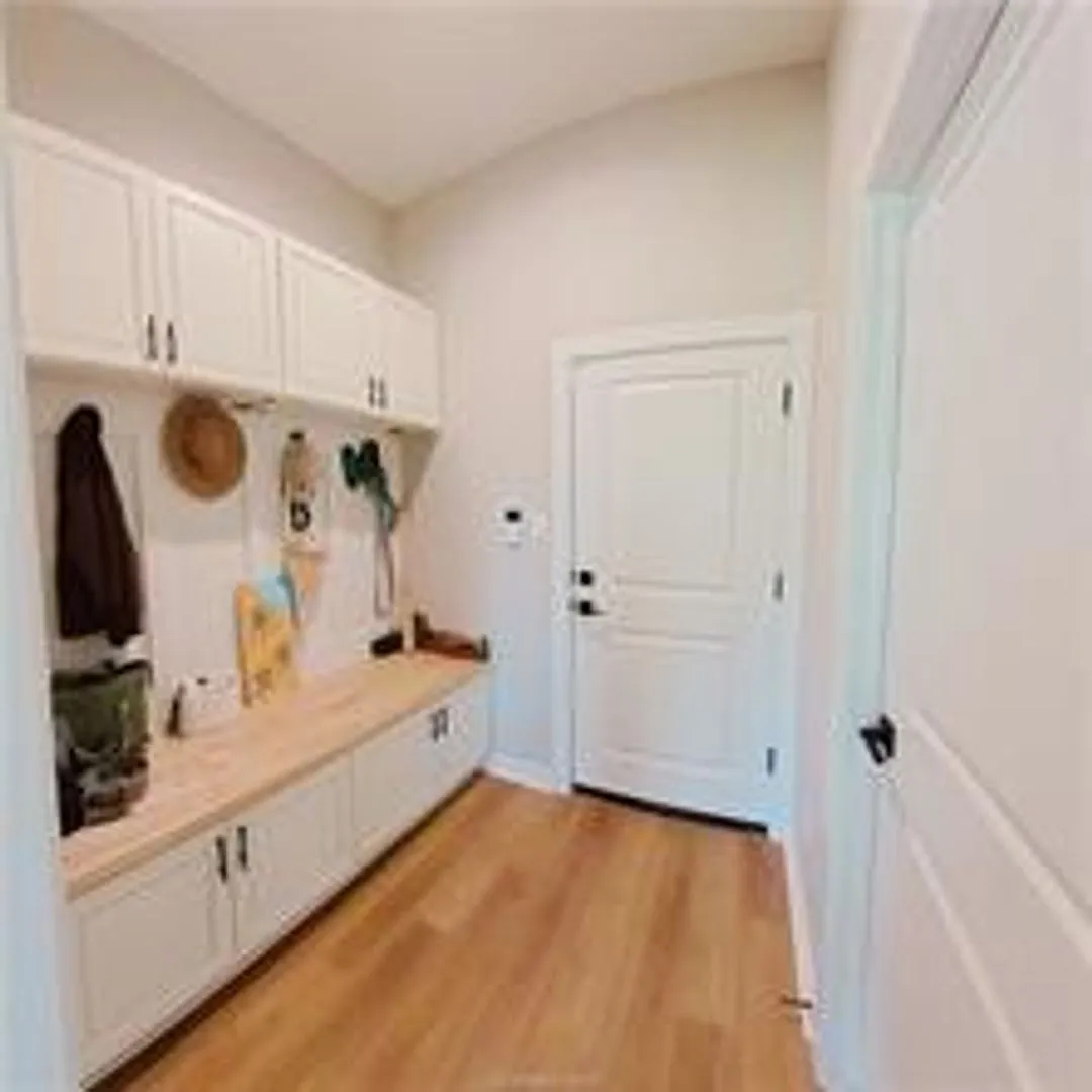 Beautiful 3/2 Built in 2025 — Photo 3