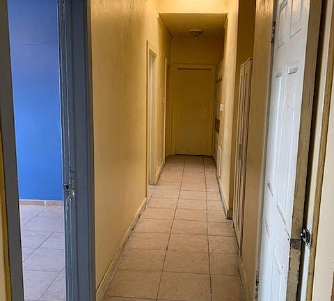 4th image of 1729 Santee St