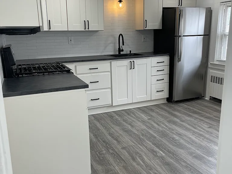 Cedar Ave — Photo 2