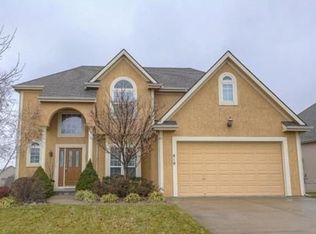 810 Cherry Ln, Smithville, MO 64089