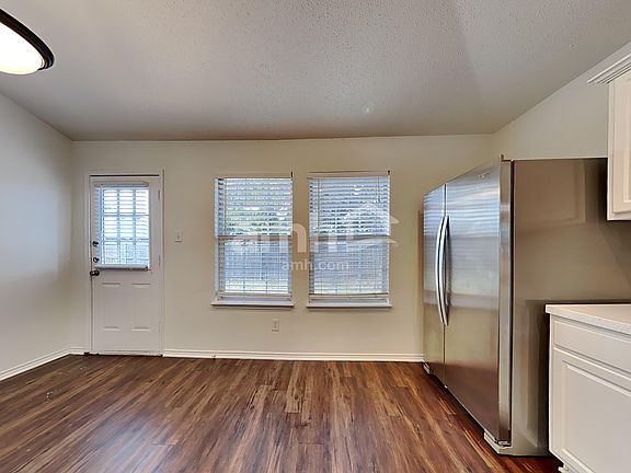 4th image of 216 Cornell Dr